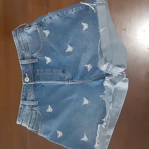 Butterfly embroidered mom shorts
